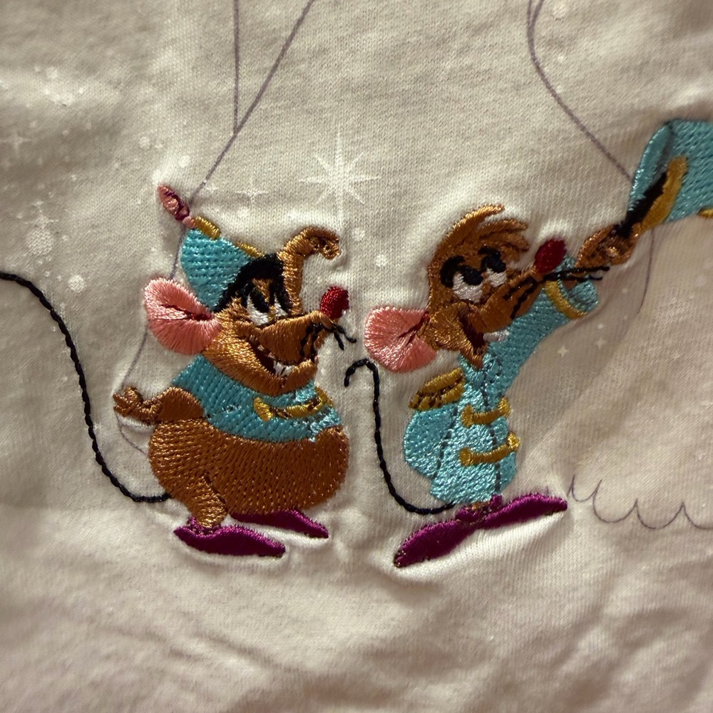 Disney parks Cinderella 75th anniversary white t-shirt xl EUC - Picture 5 of 8